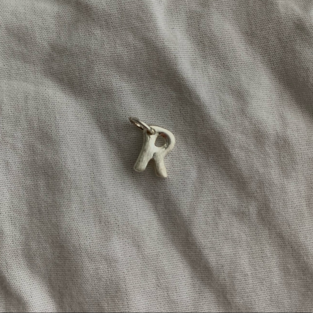 “R” charm